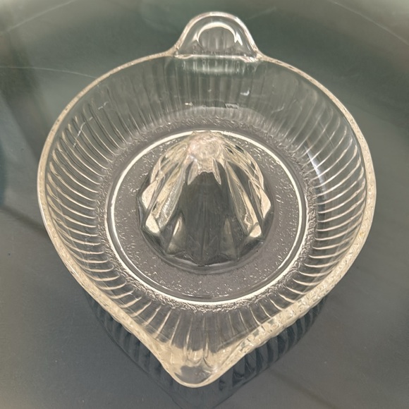 Vintage Clear Glass Citrus Reamer Juice Squeezer - Picture 2 of 6